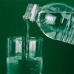 Що таке дистильована вода: яке застосування вона має?