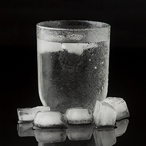 Чому окріп замерзає швидше?