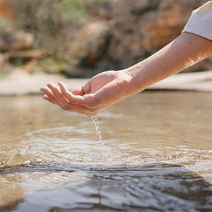 Джерельна вода, що це таке та які її властивості?