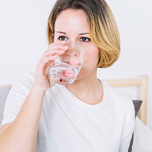 Пити чи не пити воду після їжі?