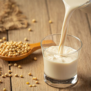 Соєве молоко як корисна альтернатива: переваги для організму