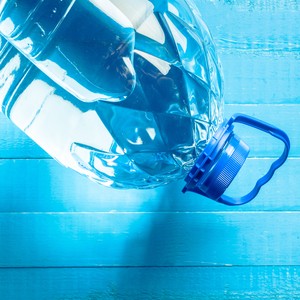 Міфи та реальність про воду у пляшках