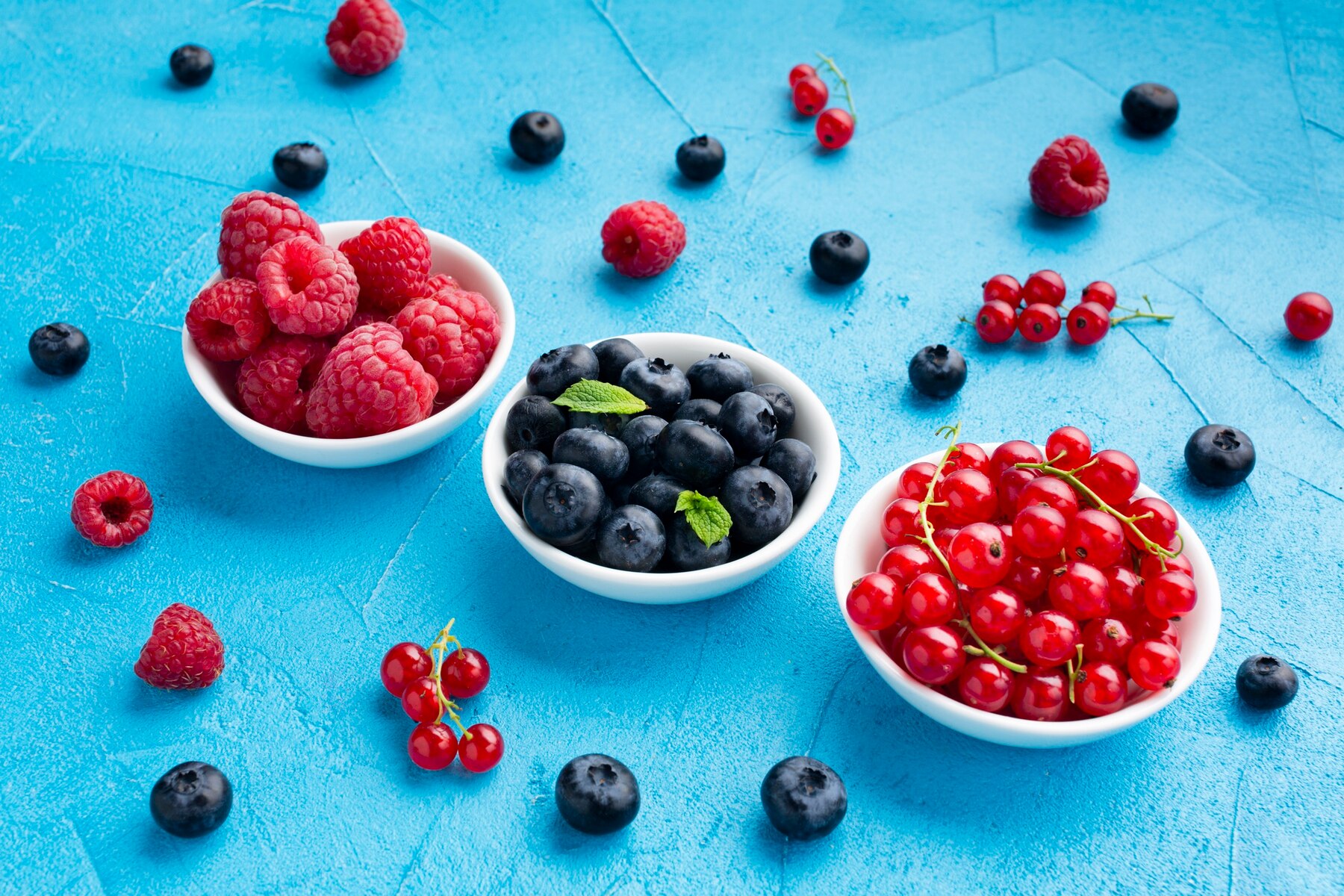 close-up-high-angle-view-of-bowls-of-berries_23-2148233270.jpg