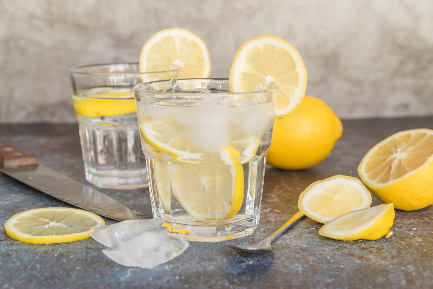 refreshing-water-with-lemon-and-ice_23-2148102602.jpg