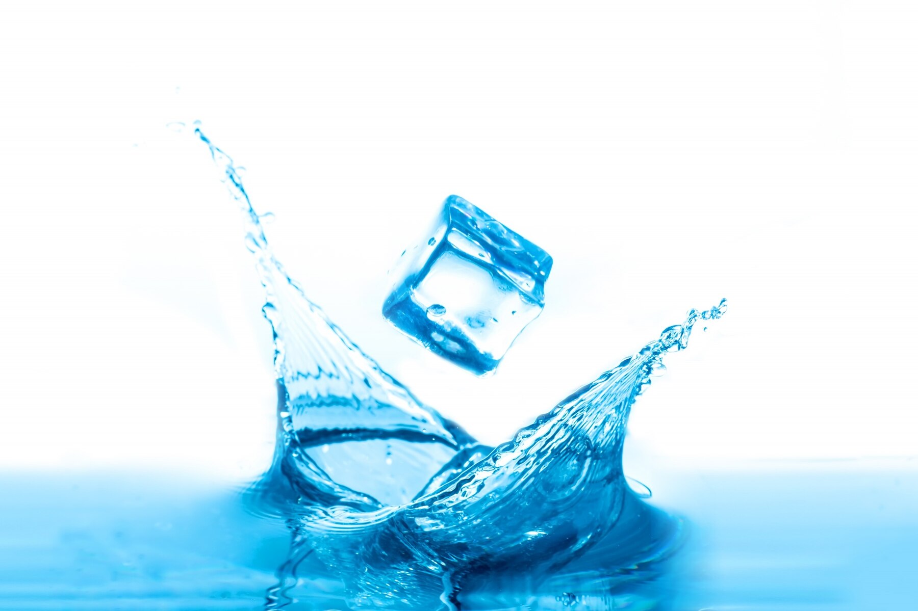 water-splash-isolated-white-background_1112-2045.jpg