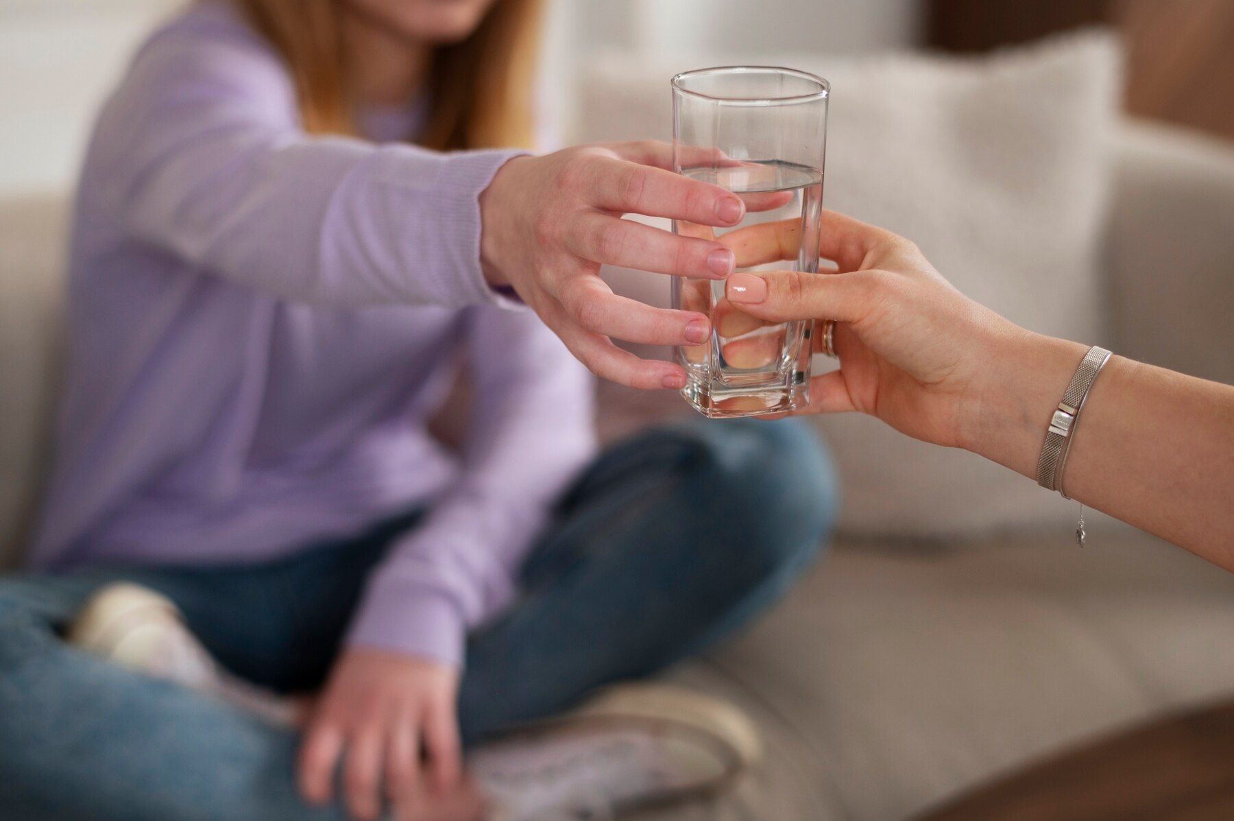 side-view-young-girl-holding-glass-of-water_23-2150136610.jpg