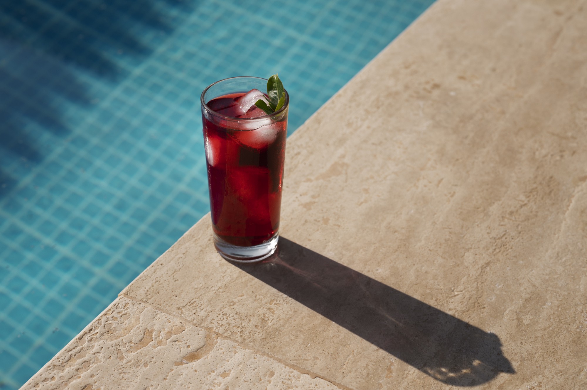 high-angle-delicious-iced-tea-near-pool.jpg