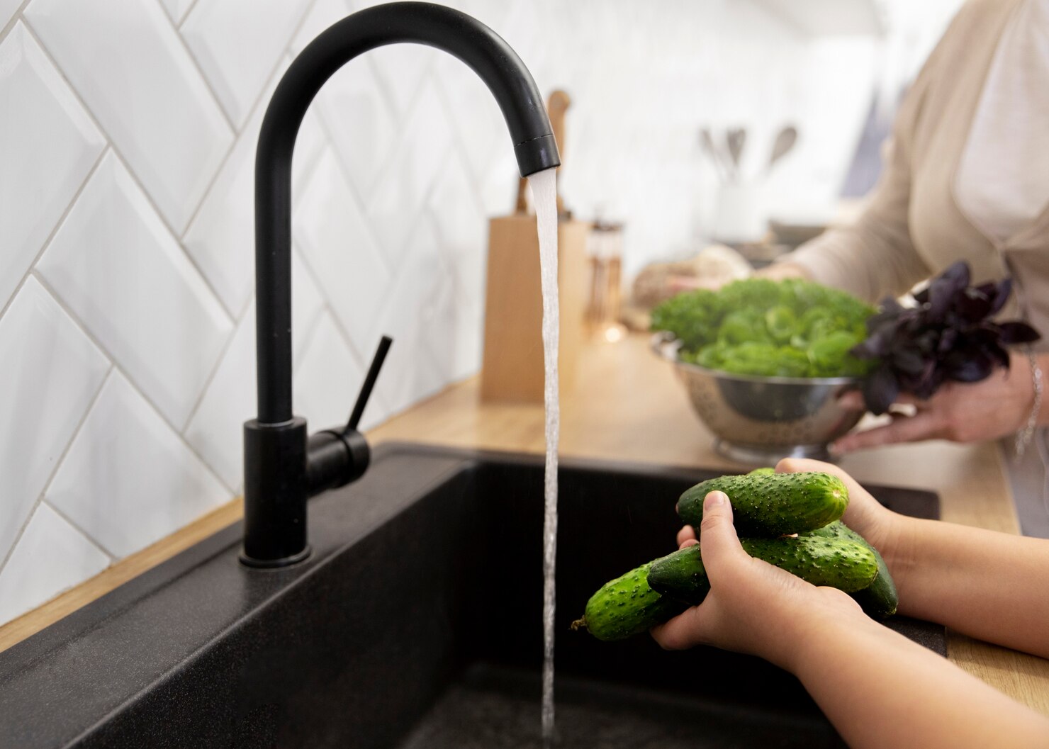 close-up-hands-washing-cucumbers_23-2149168259.jpg