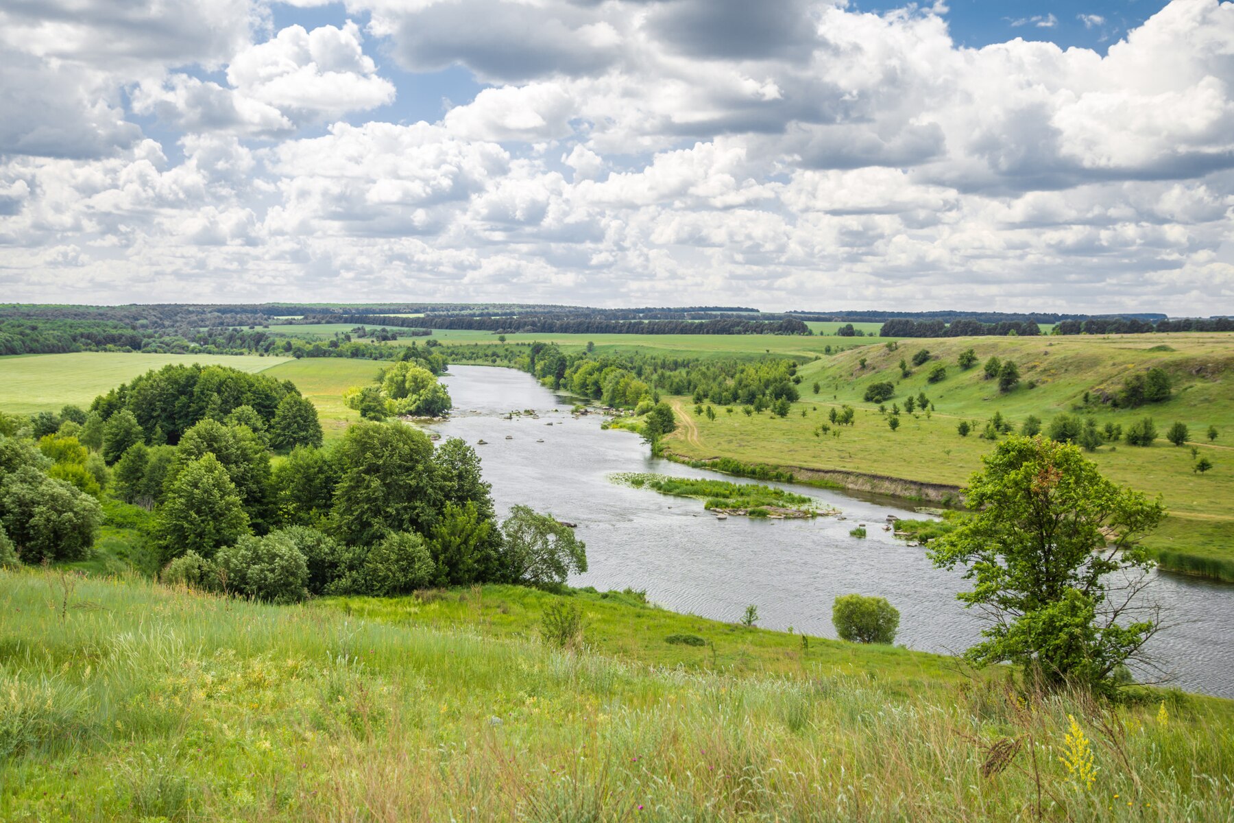 landscape-river-hills_169016-3687.jpg