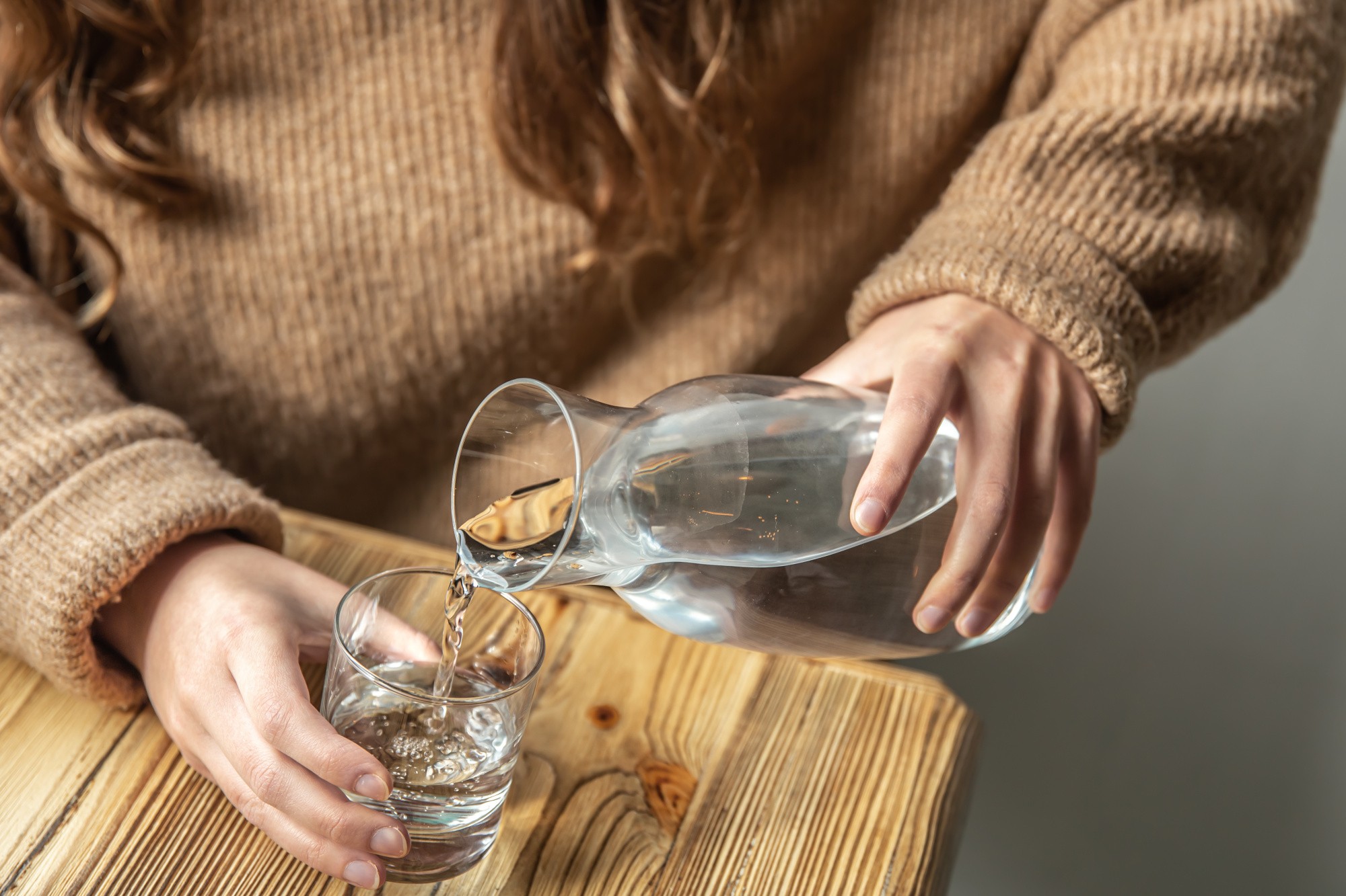 woman-pours-water-into-glass-from-glass-decanter.jpg woman-pours-water-into-glass-from-glass-decanter.jpg