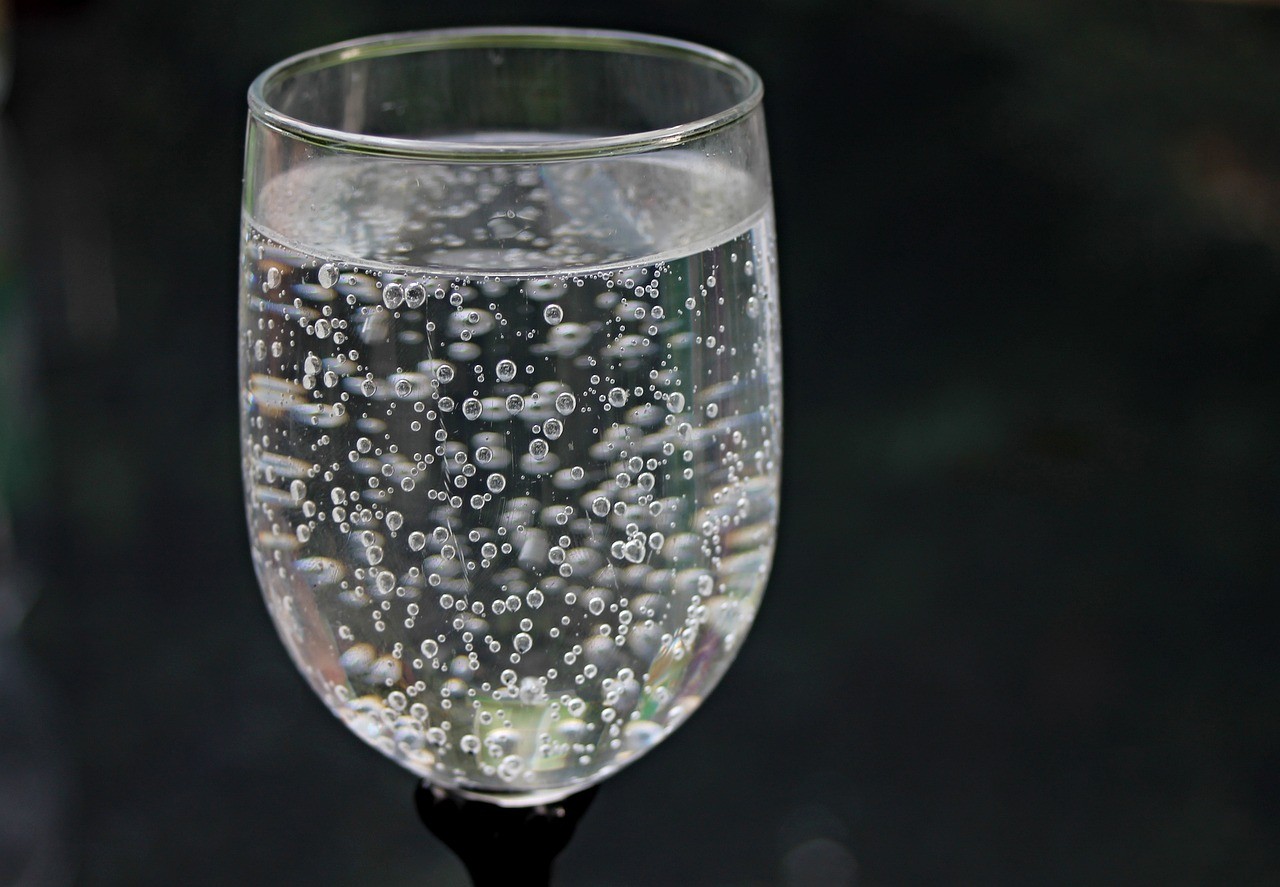 water-glass-2686973_1280.jpg